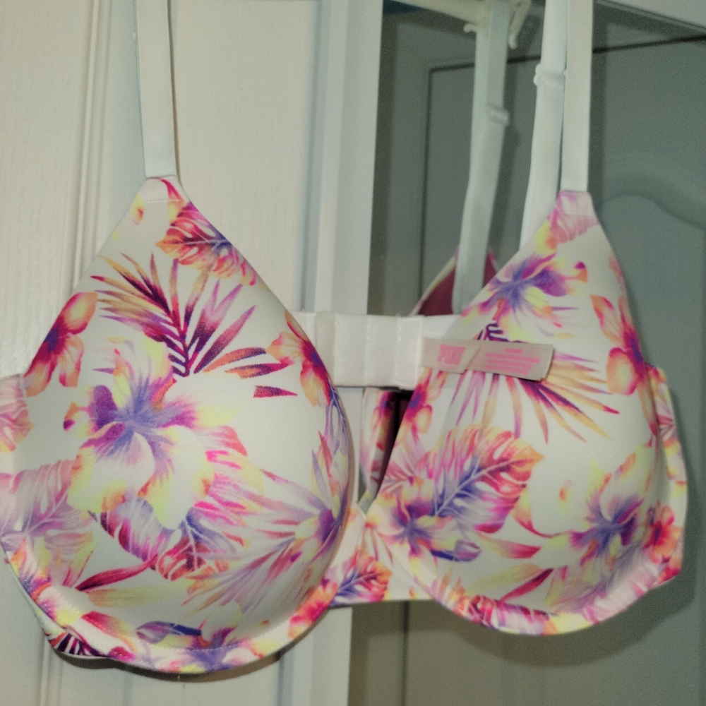 Brand New Pink Victoria's Secret Bra 36DD